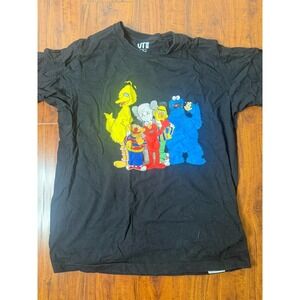KAWS Uniqlo Sesame Street Tee Men's M Big Bird Elmo Graphic Shirt